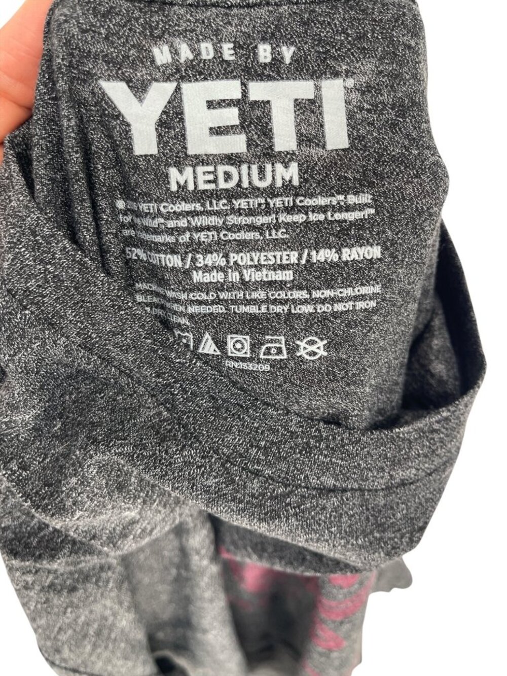 YETI Keep It Low Smoke it Slow T-Shirt Short Sleeve Charcoal Mens Medium NWOT - Picture 3 of 4